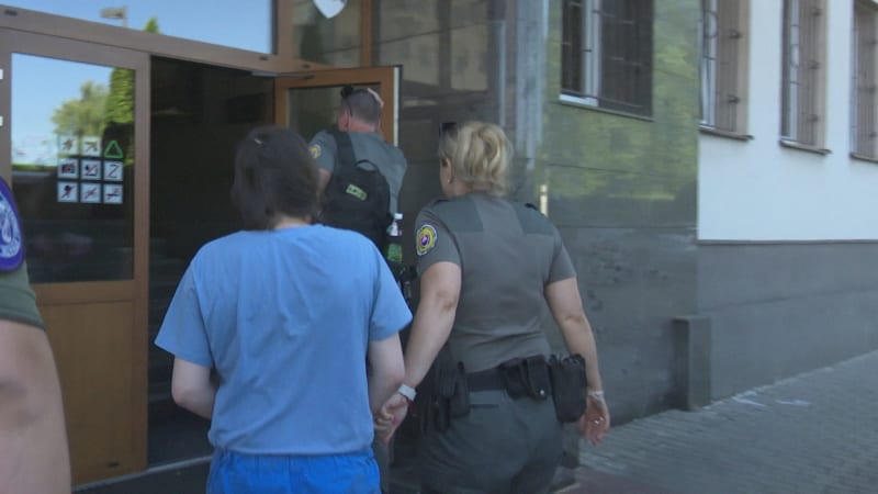 Žena v Rajci nechala zemřít novorozeně v okapové trubce. Soud jí po odvolání trest zmírnil