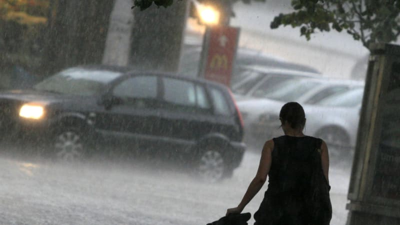 RADAR: Podívejte se, kde udeří o víkendu bouřky. Po tropech se blíží ochlazení