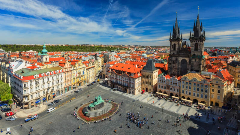 Praha při letních vedrech láká na unikátní podzemní památky. Kam vyrazit?