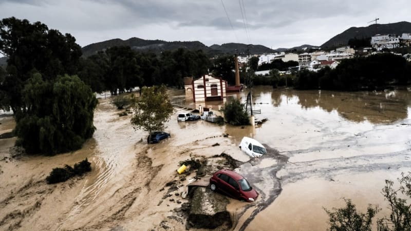 Bleskové záplavy v Texasu smetly dětský tábor. Nejméně 13 lidí zemřelo, další se pohřešují