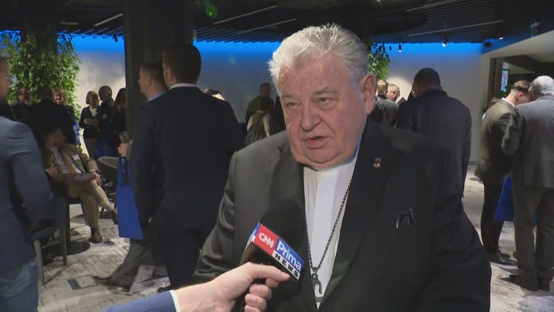 Kardinál Duka prosil na mši Slováky za odpuštění. Češi je podle něj poučují o demokracii 