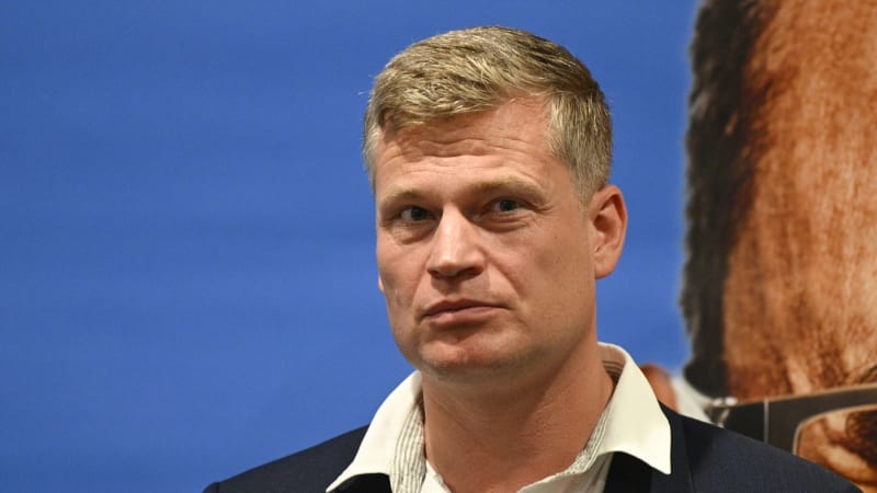 Bil jsem tě ze žárlivosti, měl psát Turek své expřítelkyni. V uniklých e-mailech se litoval