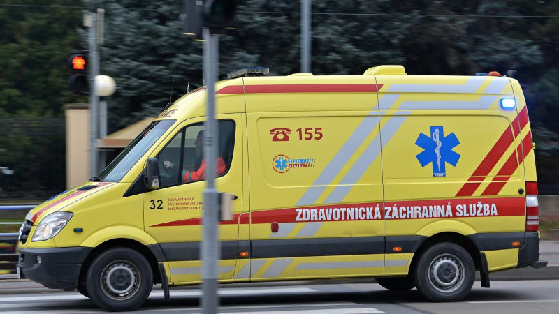 Cyklista podlehl na Pelhřimovsku těžkým zraněním. Sjel do příkopu, věcí se zabývá policie