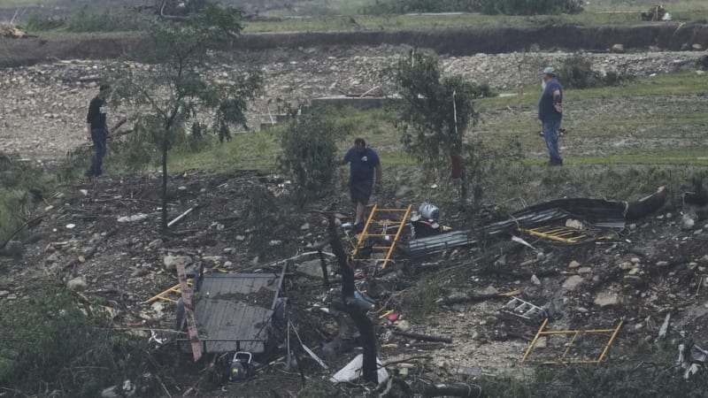 Zkáza v Texasu: Povodně zabily 51 lidí, řeka se za necelou hodinu zvedla o osm metrů