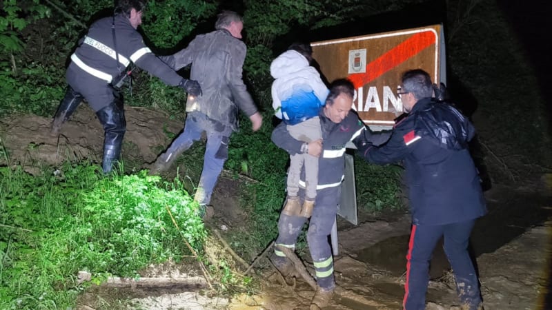 Místo školy žily v izolaci a nosily plenky. Otec chce nyní po italských úřadech děti zpět
