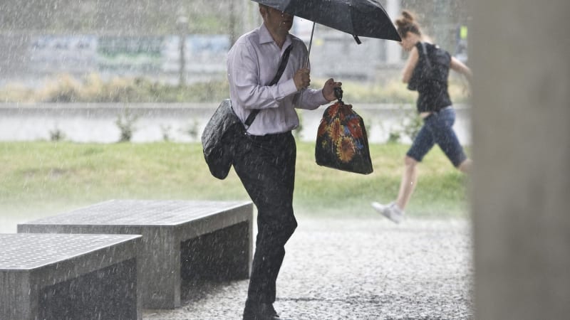 Meteorologové varují: Části Česka hrozí extrémní srážky. Podívejte se, kdy a kde mohou udeřit