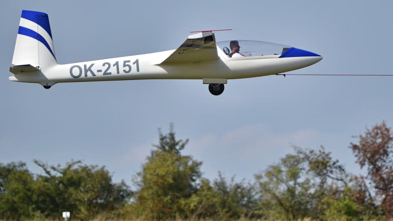 Letecká tragédie na Prostějovsku: Pilot kluzáku nezvládl přistání, na místě byl mrtvý