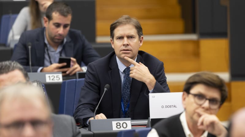 Dostál se v europarlamentu zastával čínských komunistů. Polský kolega ho tvrdě usadil