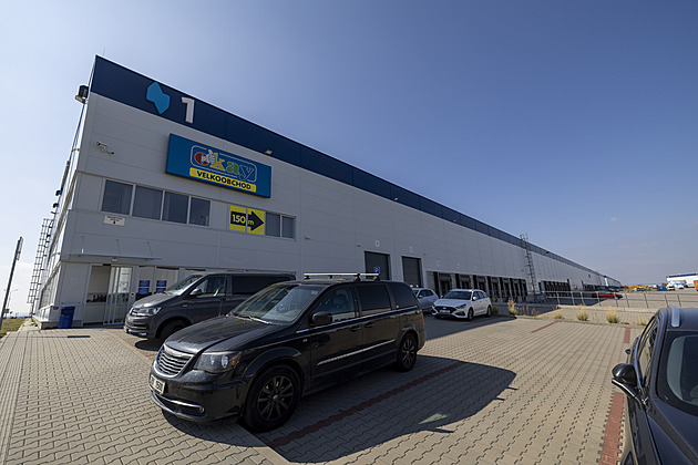 Majetek Okay se rozprodal za třetinu odhadní ceny. Největší zájem byl o auta