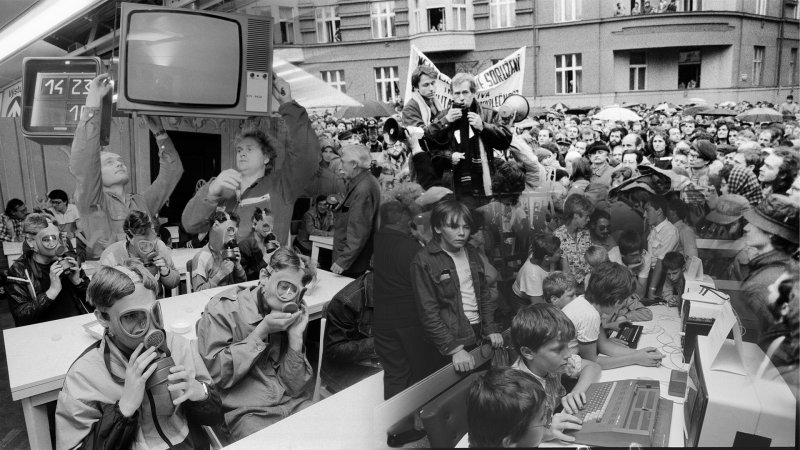 Tak se žilo, když zavřeli Vocáska: Chléb za 2,60, nové metro i Favorit a Havel