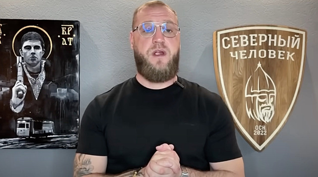 V Rusku sílí nové nacionalistické hnutí. Cvičí boj a poštvává proti migrantům