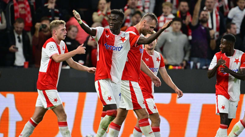 Fanoušci Slavie se před zápasem v Miláně střetli s policií. Těžkooděnci použili obušky