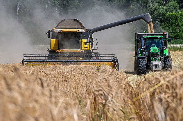 Po dobré sklizni přišly špatné ceny, situace je pro zemědělce frustrující