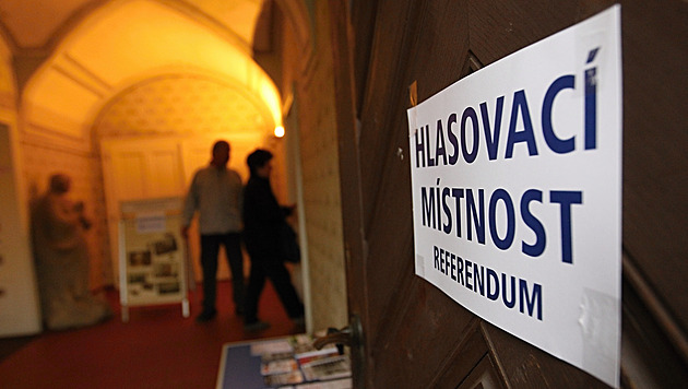 V Troskotovicích lidé v referendu odmítli rychlotrať, Heršpice si nechají vodovody