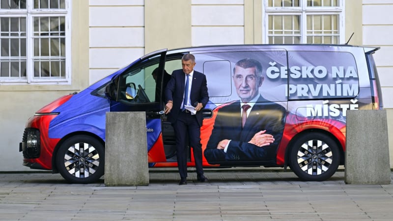 Obrátí nová vláda Česko na východ? Zásadní přehodnocení zřejmě nepřijde, SPD řadí zpátečku