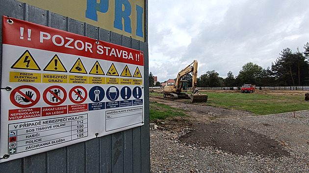 Pod tribunou u hřiště čekalo překvapení. Co se sokolovnou, Přibyslav ještě neví