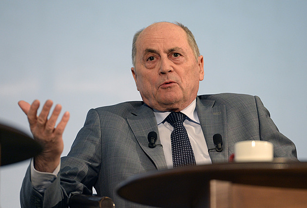 Slovenský expremiér Čarnogurský si zastřílel s Rusy v Mariupolu. A vinil NATO