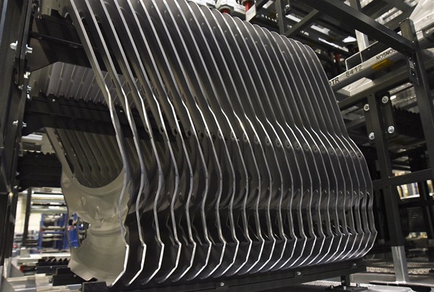 EU chce zelenou ocel, brání se té levné z Asie. Autoprůmysl varuje