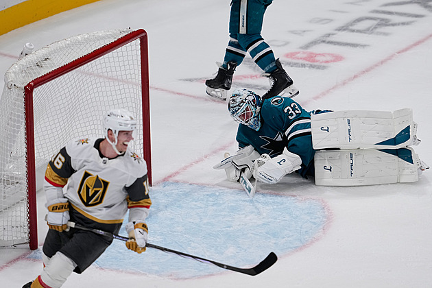 Brankářův zápas hrůzy. San Jose pohřbil děsivými chybami, litovali ho i soupeři