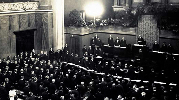 Podobnost čistě náhodná. Lidovky psaly před 100 lety o rozvratu vlády