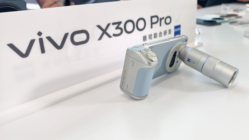 Čínský vyzyvatel Applu a Samsungu tasí těžký kalibr. Hájí pozici mobilu s výkonným foťákem