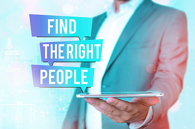 Firmy „loví“ lidi na sociálních sítích i na doporučení. Co vše je zajímá?