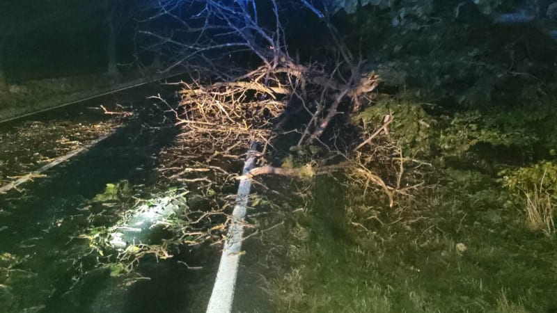 Divoké hodiny v Česku: Udeří vichr, na řadě míst nasněží až desítky centimetrů sněhu