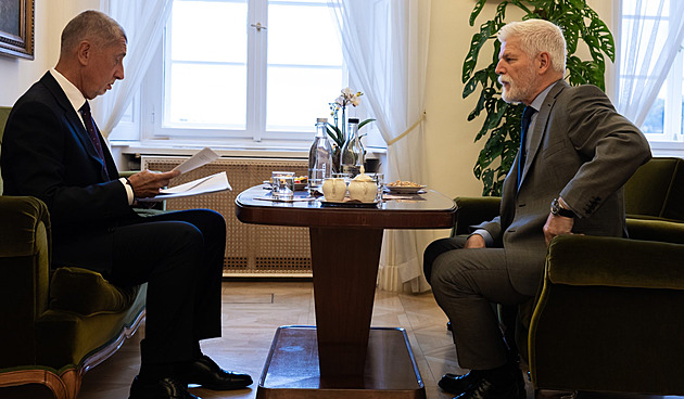 Prezident Pavel pověřil šéfa ANO Babiše jednáním o sestavení vlády