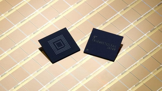 Výrobci pamětí a čipů NAND pro SSD zdražili až o 30 %. Růst cen může trvat i čtyři roky
