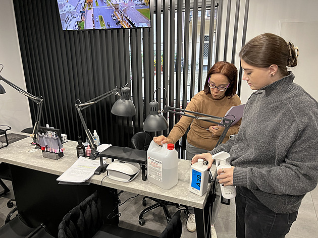 Hygiena kontroluje kosmetické salony, řeší i falešné lékařky s jehlou