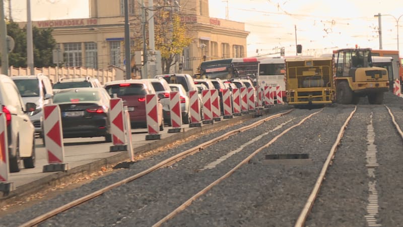 Rozkopaná Praha drtí řidiče. Podle experta za to může zásadní chyba v koordinaci
