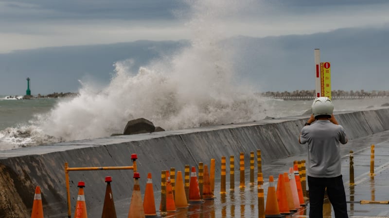 Tisíce evakuovaných a zavřené školy. Na Tchaj-wan se žene tajfun Fung-wong