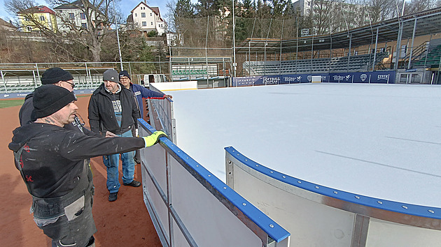 Přípravy finišují, v Brodě se otevře největší umělé kluziště v republice