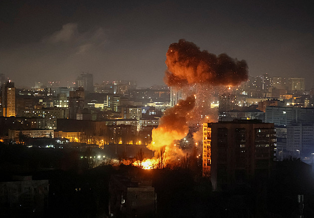 Kyjev čelí masivnímu ruskému útoku. Drony udeřily i jinde na Ukrajině