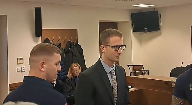 Osmi ženám dal do pití drogu a pak je znásilnil, soudí vojenského lékaře