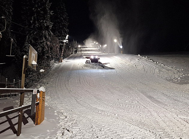 Krušnohorské skiareály startují zimní sezonu, první lyžaře přivítají Potůčky