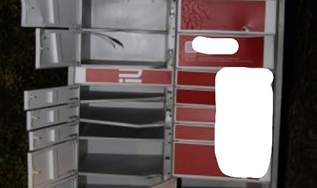 Série vloupání do výdejních boxů. Mladíci kořist přeprodávali, zadržela je policie