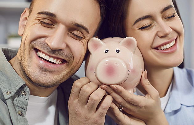 Oblečení, kosmetika i hazard. Jaké výdaje tajíme před svými partnery