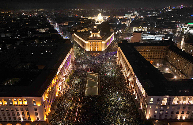 V Bulharsku padla vláda. Těsně před přijetím eura, které část obyvatel odmítá