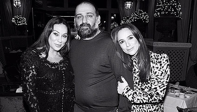 Hučka, brýle, vousy. Kamaráda Zelenského viněného z korupce vypátrali v Izraeli