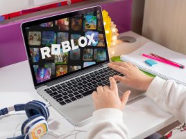 Roblox zpřísňuje pravidla. Bez ověření věku si s nikým nenapíšete