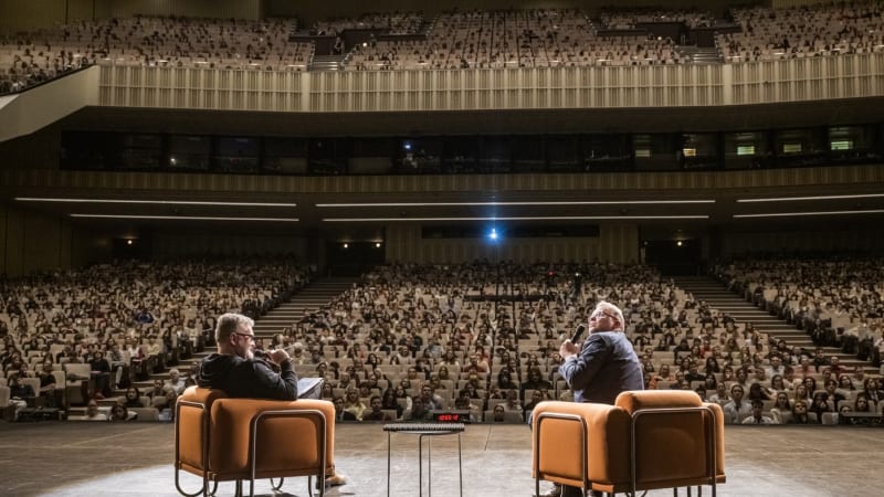 KOMENTÁŘ: Nejlepší boj proti dezolátům? Budovat Západ, který přestane sám sebe ničit