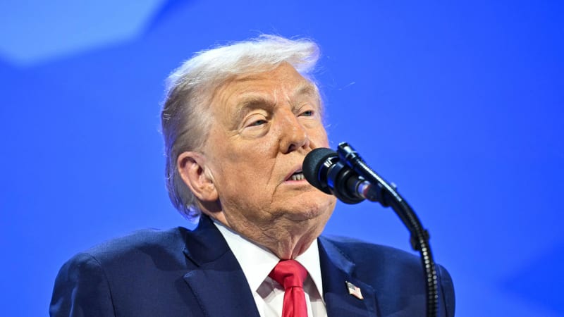 Trump se za rasistický vtípek s Obamou omlouvat nehodlá: Neviděl jsem to celé, vysvětlil