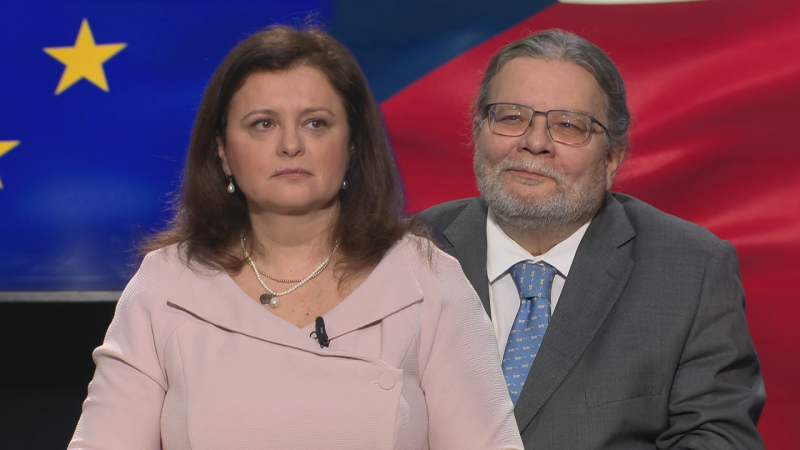 Vondra varoval vládu před drsnou reakcí USA. Jermanová hrozila odchodem ze studia