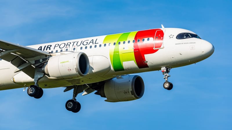 Dopravní letadlo u Prahy padalo k zemi, piloti zareagovali pár sekund od tragédie