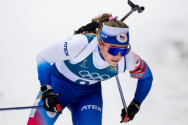 Biatlon na ZOH 2026 ONLINE: Davidová jde na tři trestná kola, je špatná i běžecky