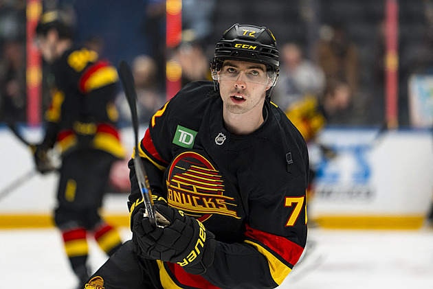 Další smůla pro Chytila, při tréninku ho do tváře trefil puk. Mrázkovi skončila sezona