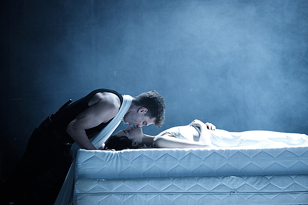 RECENZE: Oskar Hes je Romeo. Nejslavnější romance se vlní v rytmu italského popu