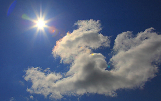 Do Česka přišlo dubnové počasí, udrží se i o víkendu. V pátek bude až 16 stupňů