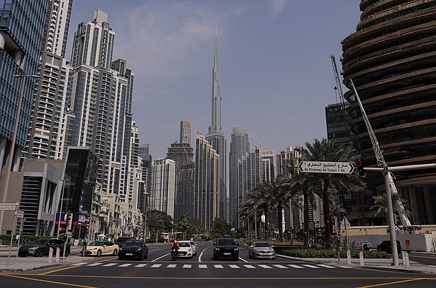 Češi uvěznění v Zálivu nezůstanou na mobilu bez dat. Operátoři je dávají zdarma